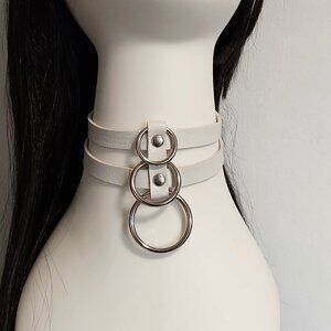 White fake leather choker / fashion collar with O rings and double straps